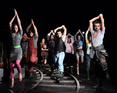 Istent a falra festeni