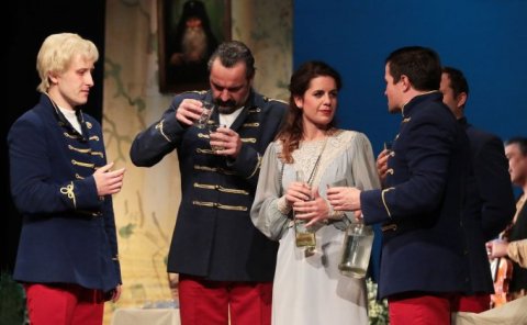 Feketeszárú cseresznye Feketeszárú cseresznye