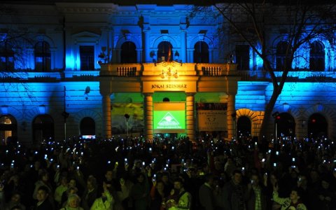 Autizmus világnapja - Ragyogjon kékben a színház!