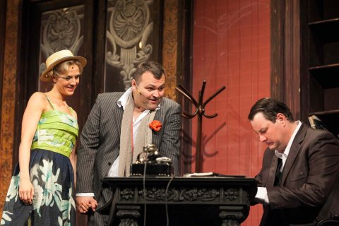 Helyet az ifjúságnak, avagy adom a bankot!