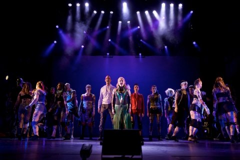 Képzelt riport egy amerikai popfesztiválról