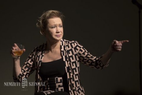 Nyáron, este fél tizenegykor - egy szerelmi gyilkosság története Nyáron, este fél tizenegykor - egy szerelmi gyilkosság története