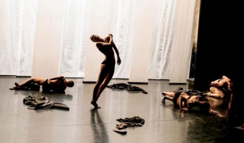 Ajtók kilincs nélkül - 1956