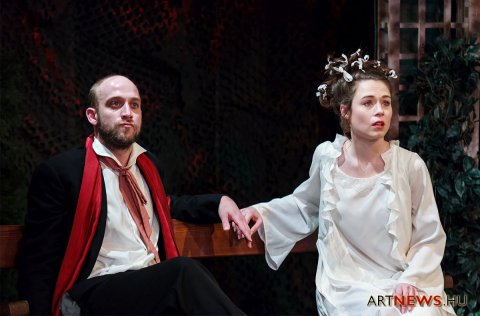 Hajnalban, délben, este