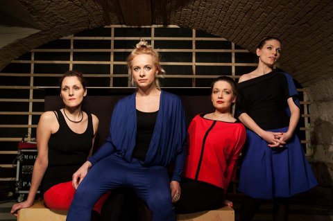 Verslábak neccharisnyában